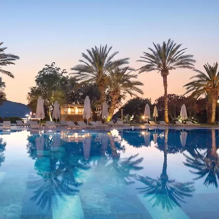 Doubletree By Hilton Bodrum Isil Club Ultra All-Inclusive Resort-3