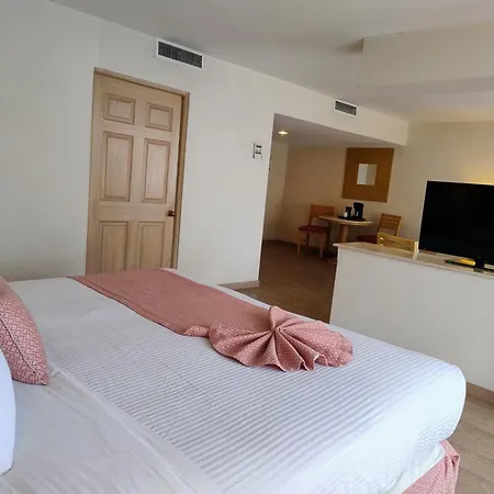 Wyndham Garden Tijuana Palacio Azteca-3