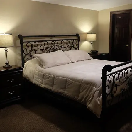 Chalet Inn & Suites-3
