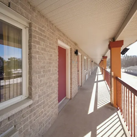 Super 8 By Wyndham Kingston-3
