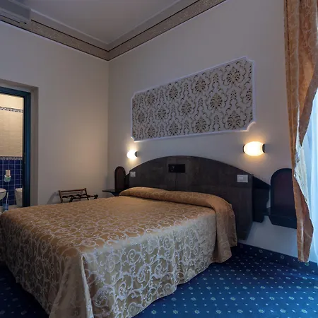 Hotel River fronte mare con piscina-3