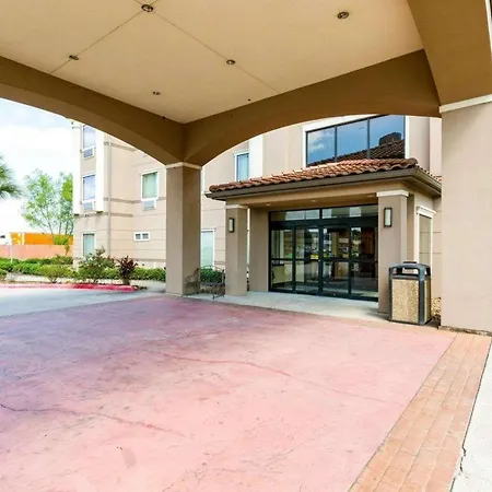 Comfort Inn & Suites Winnie-3