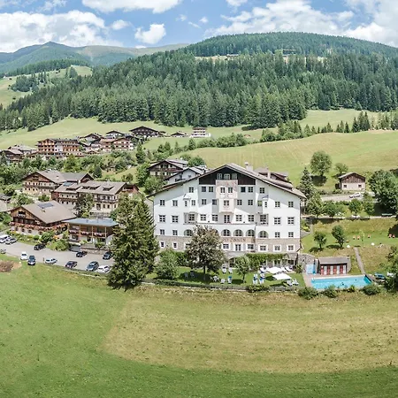 Hotel Drei Zinnen Sexten-2
