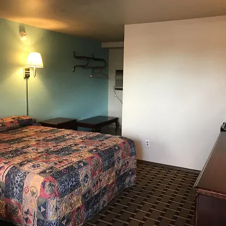 Hwy Express Inn & Suites-2
