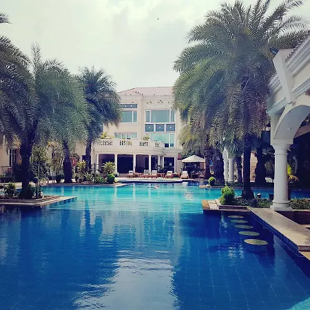 The Palms Town & Country Club - Resort-3