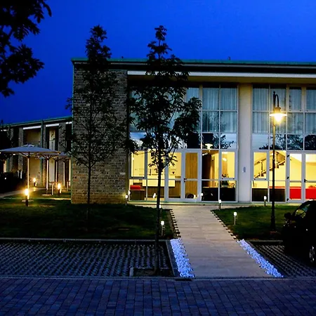 Chianti Village - Free Parking & Pool-2