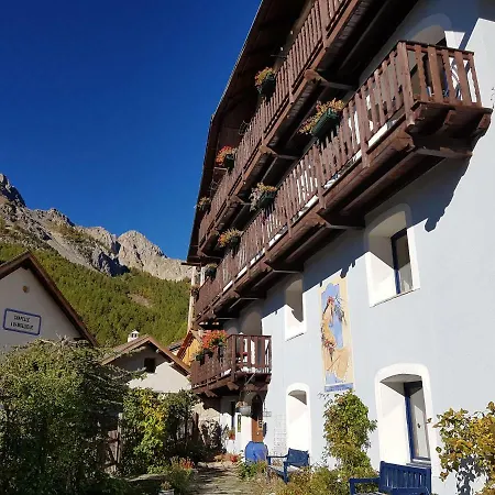 La Girandole B&B et Location d'Appartement-3