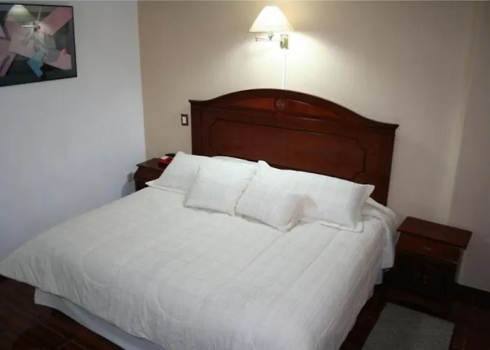 Leo Hotel