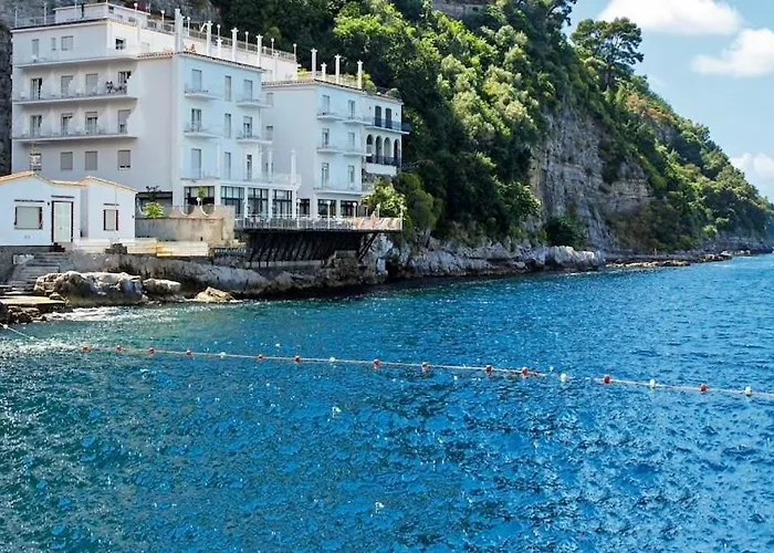 Admiral Hotel