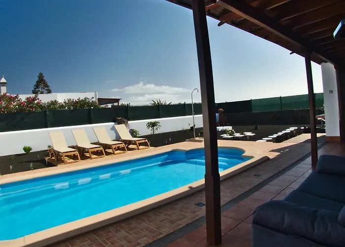 Ville con la piscina privata a Playa Blanca (Lanzarote)