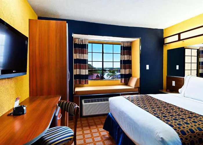 New Braunfels Hotels With Pool