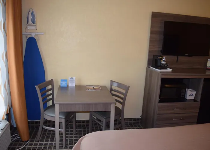 Days Inn By Wyndham Cadillac