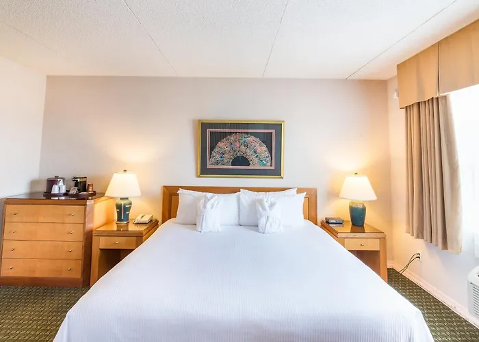 Ramada By Wyndham Thunder Bay Airlane Hotel