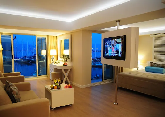 Alesta Yacht Hotel