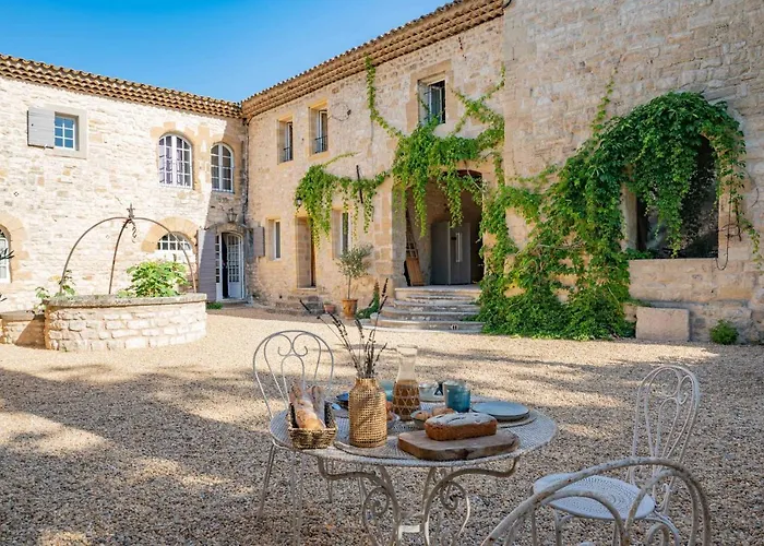 Bed and Breakfast Prieuré Notre-Dame de Conil - 12e siècle à Rognes