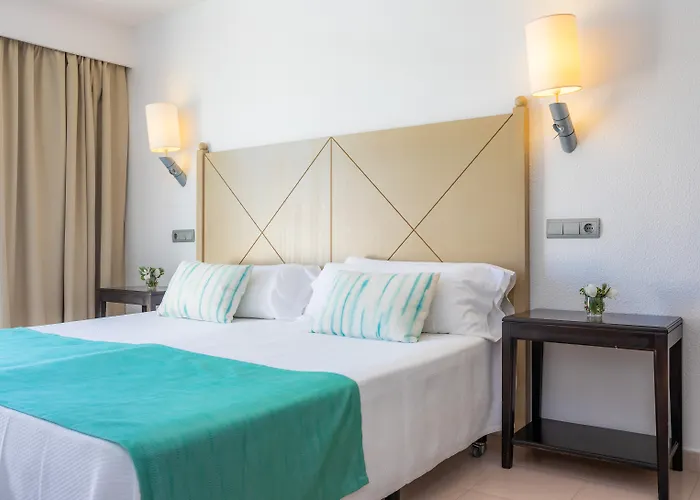 Blau Punta Reina Hotel Cala Mandia 