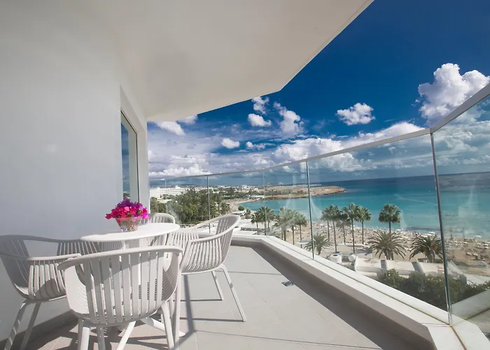 Vassos Nissi Plage & Spa