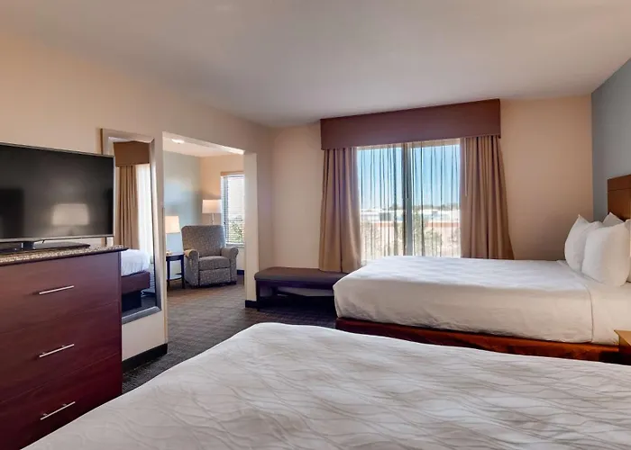 Best Western Plus Gateway Inn & Suites - Aurora