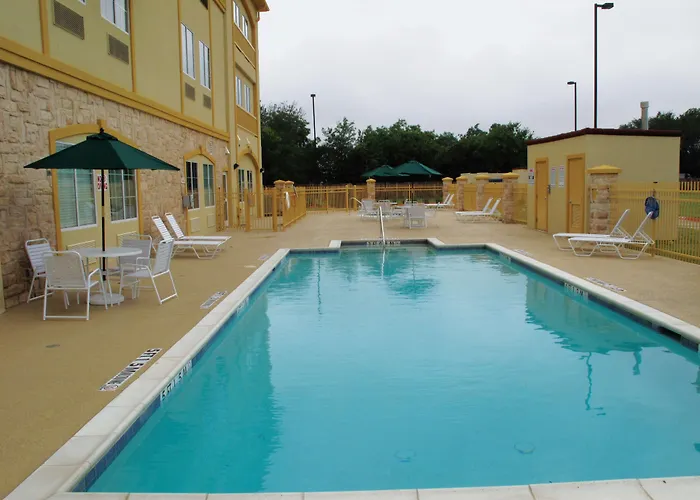 La Quinta By Wyndham Ennis