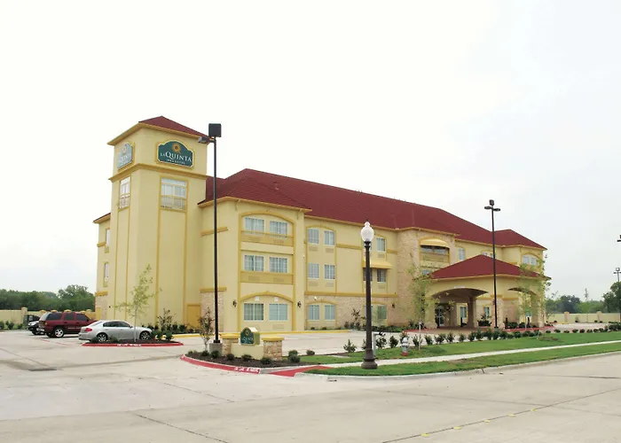 Ennis Hotels With Pool