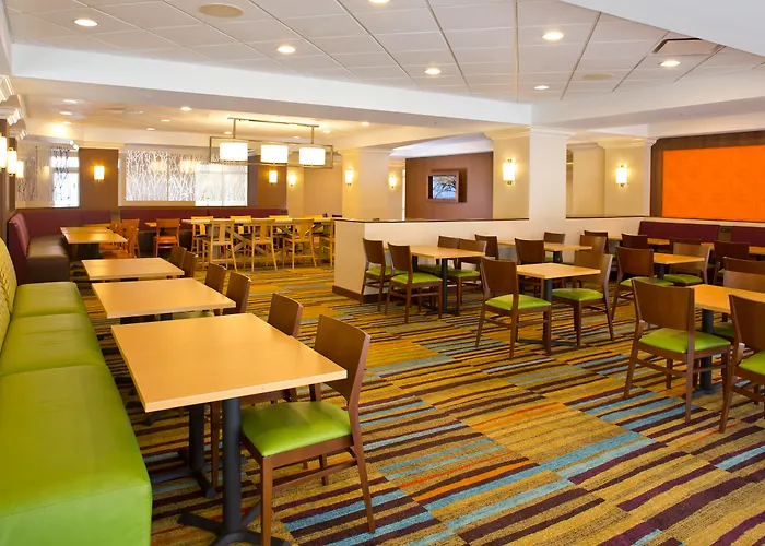 Fairfield Inn & Suites By Marriott Orlando Lake Buena Vista In The Marriott Village