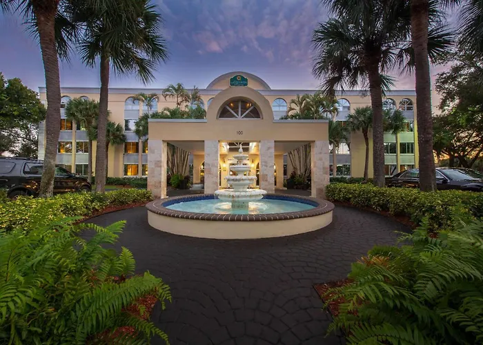 La Quinta I-95 Deerfield Beach - Next To The Home Depot & Behind The Wawa