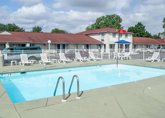Econo Lodge Inn & Suites Sandusky South