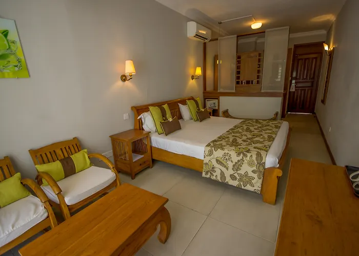 Le Peninsula Bay Beach Resort & Spa