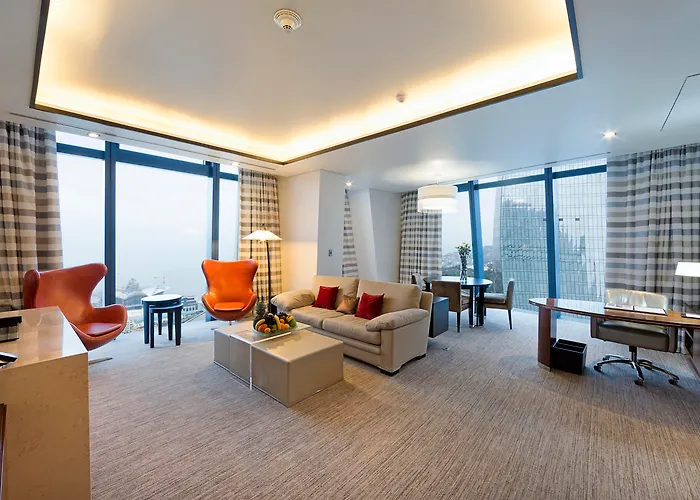 Hotel Fairmont Baku, Flame Towers