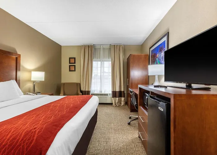 Comfort Inn & Suites Hamilton Place