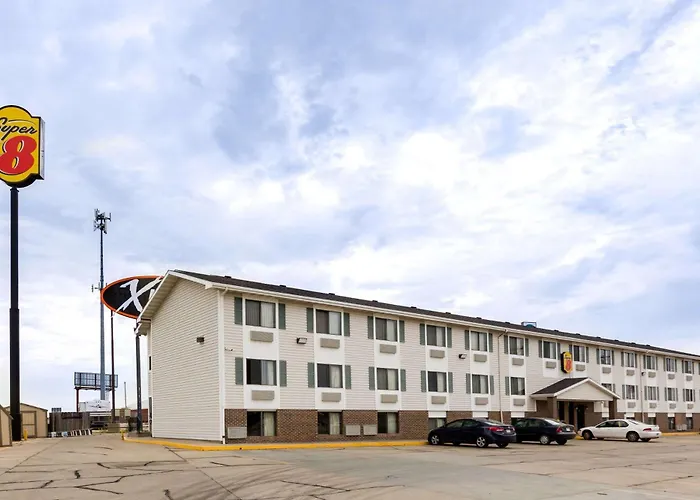 Super 8 By Wyndham Hays Ks