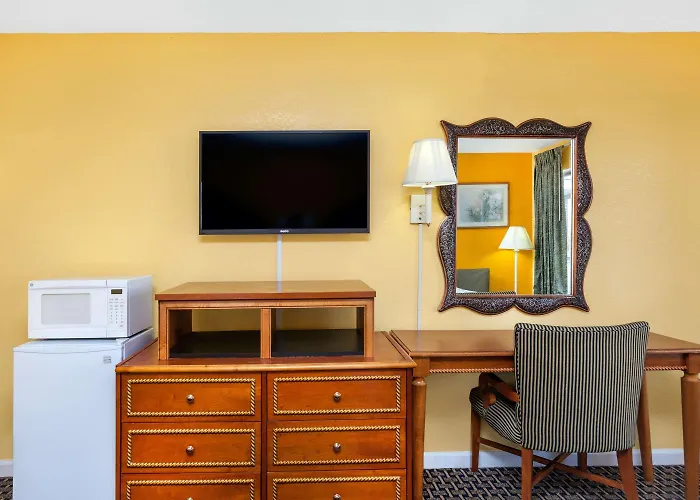 Days Inn By Wyndham Jacksonville