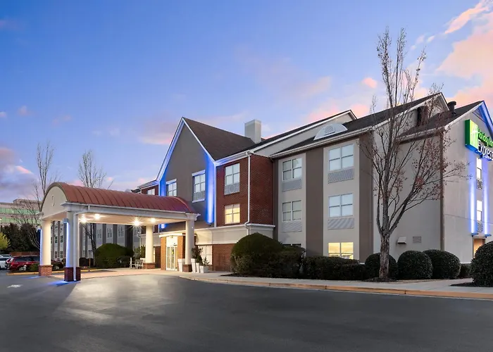 Alpharetta Hotels With Pool