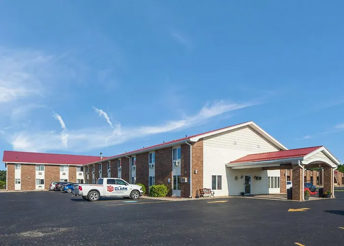 Econo Lodge Inn & Suites Escanaba North