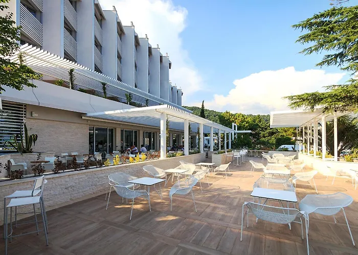 Carine Hotel Delfin