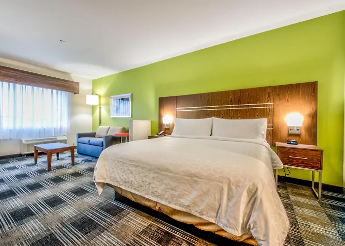 Holiday Inn Express & Suites Dallas Nw - Farmers Branch By Ihg