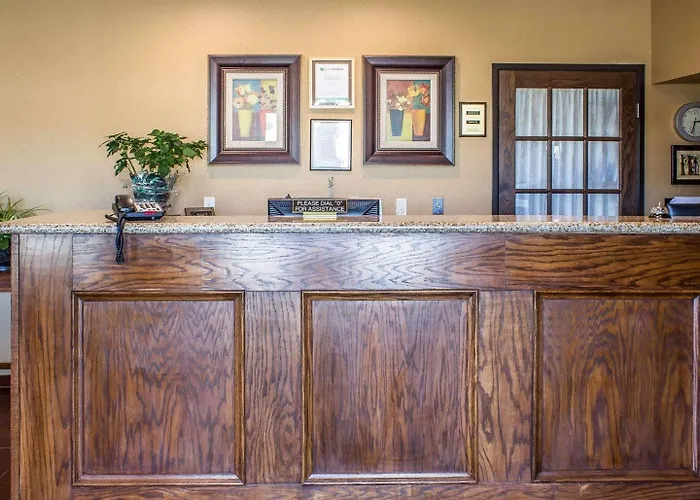 Rodeway Inn & Suites Near Okoboji Lake
