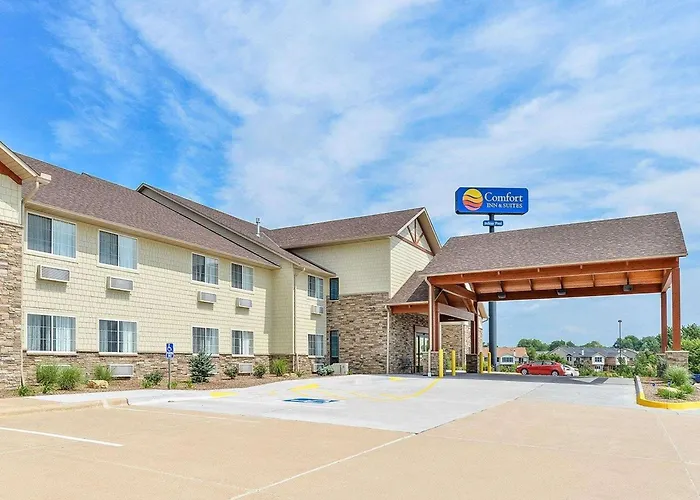 Comfort Inn & Suites Riverview Near Davenport And I-80