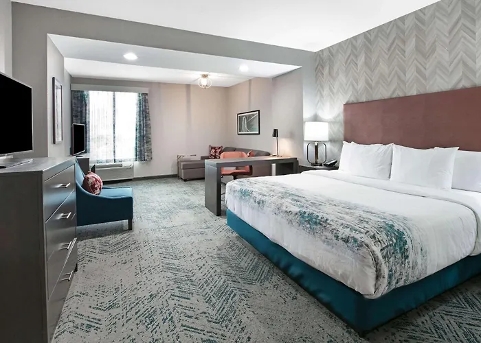 La Quinta Inn & Suites Dfw West-Glade-Parks