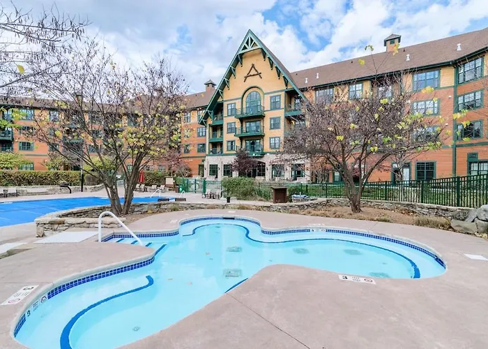 Mountain Creek Resort At Appalachian Hotel - Pool & Hot Tub