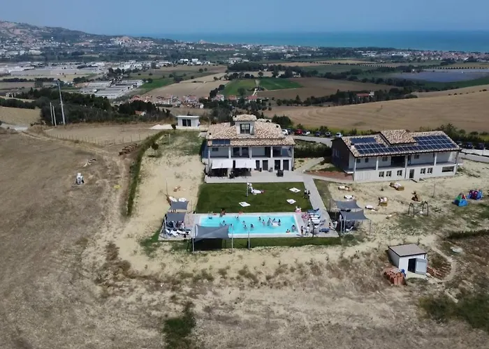 Hotel con piscina a Pineto