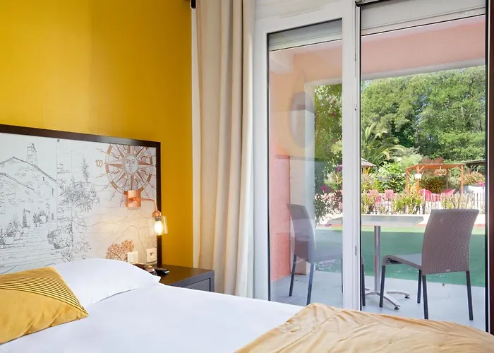 Hotel Les Pins Blancs en Provence à Le Muy