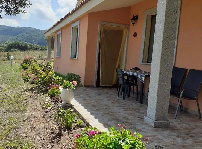 agriturismo gli olivastri -appartamento bel vedere con piscina ,solarium e vista mare,climatizzatore ,wifi