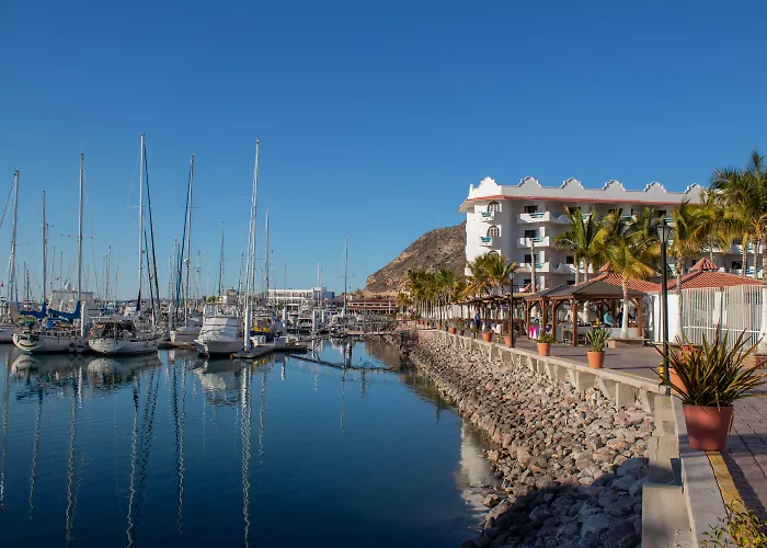 The Westmarine Waterfront Hotel
