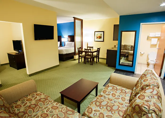 Holiday Inn Express & Suites Harrisburg West