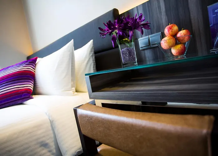 Aqueen Hotel Paya Lebar