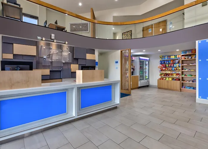 Holiday Inn Express Detroit-Warren/General Motors Technology Center By Ihg