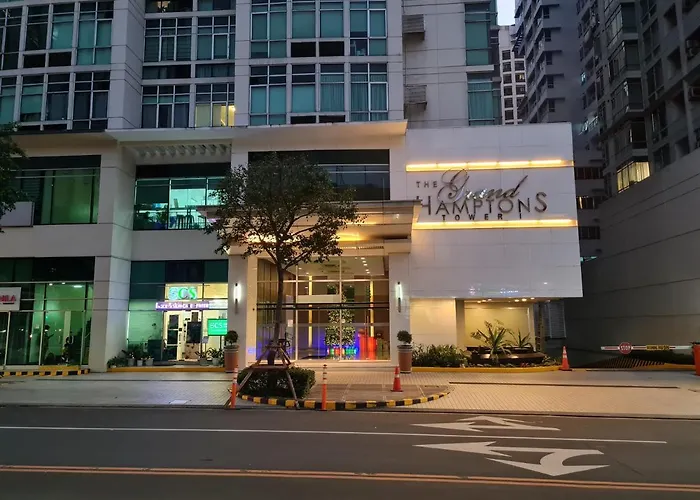 Huge Condo Unit Near Burgos Circle, St Lukes, Shangri-La - P Hamptons T1