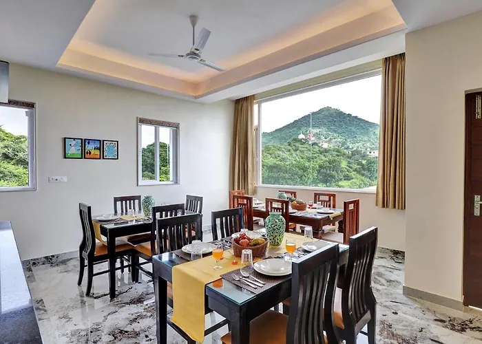 Stayvista'S Sylvara - Hill-View Villa With Private Pool, Jacuzzi & Games Room