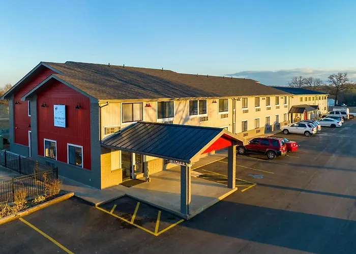 Hilltop Inn & Suites